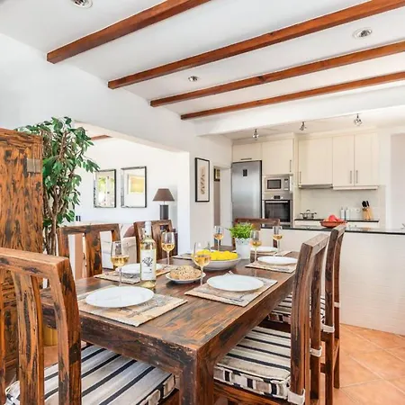 Delfin Villa Sant Lluis